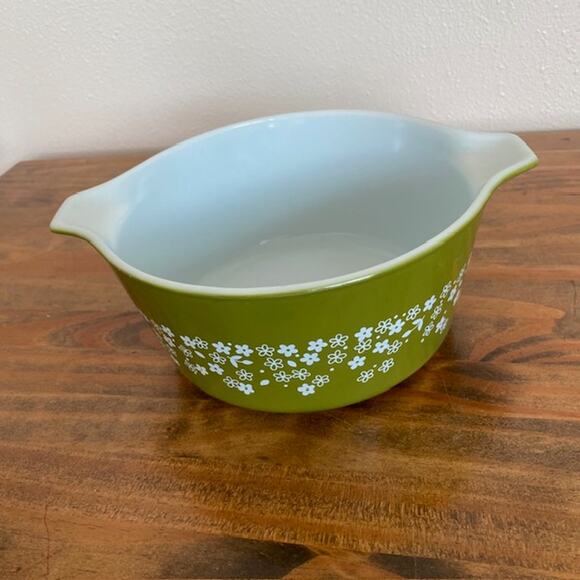 Pyrex Spring Blossom Green Casserole Dish with Lid 1.5L - Picture 5 of 10